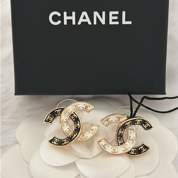 Chanel CC Stud Earrings - Picture 3 of 14